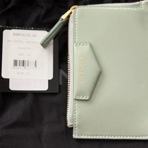 ✨ Givenchy 4G Soft Baguette – Celadon – BRAND NEW – Full Set + Cardholder ✨ - Picture 7 of 9